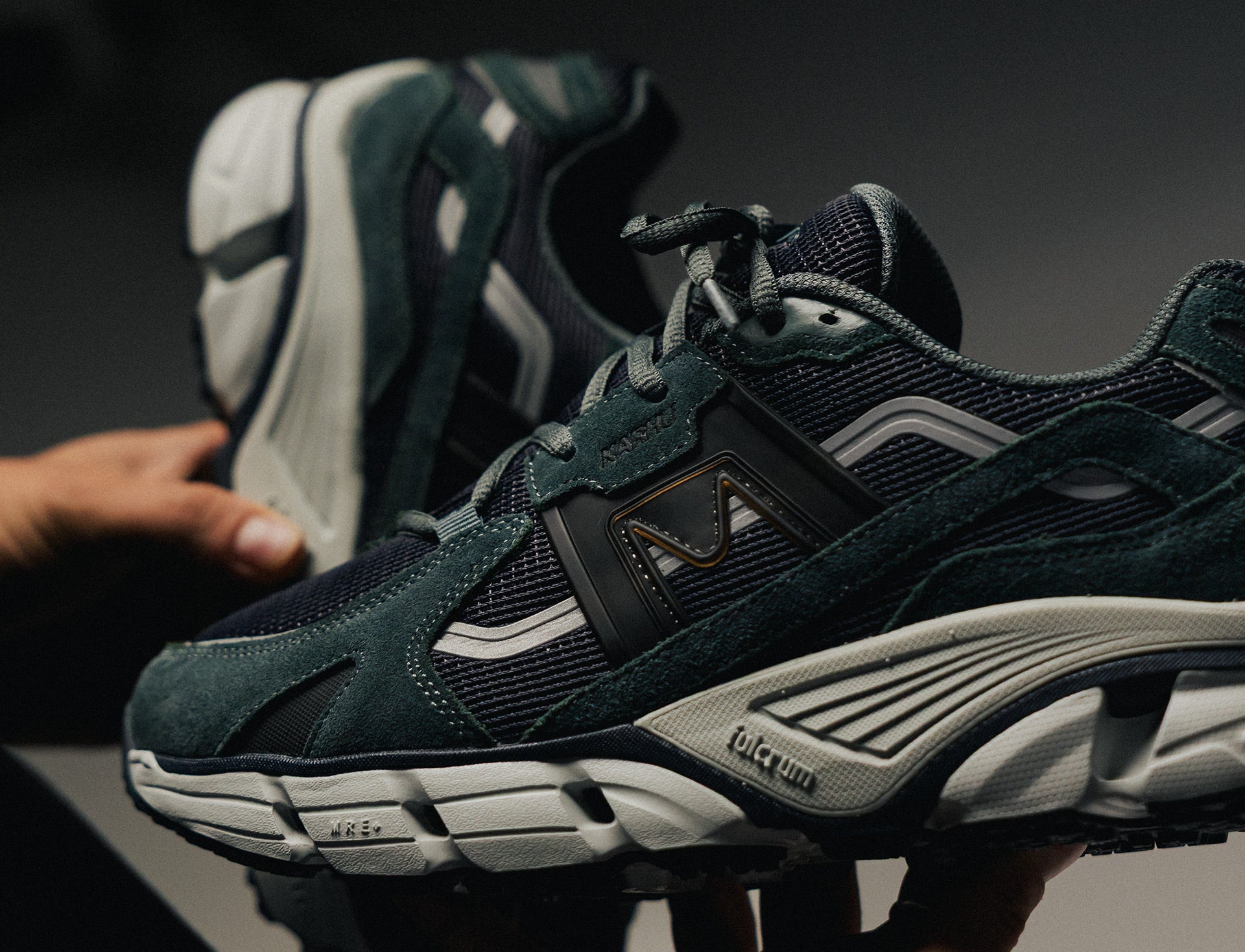 Karhu Super Fulcrum india ink black