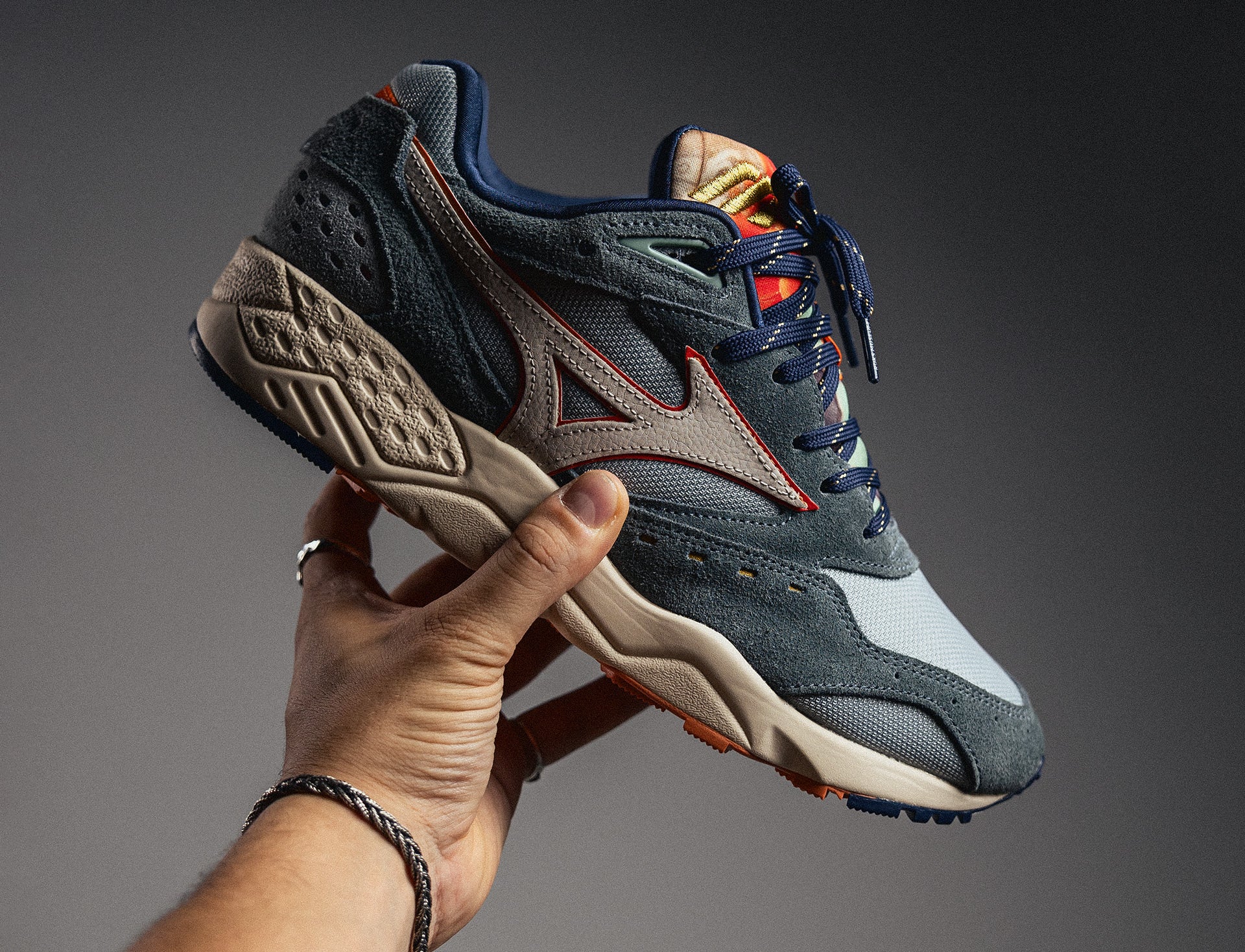 Mizuno Contender ‘Rijksmuseum’ quarry silver gray weather