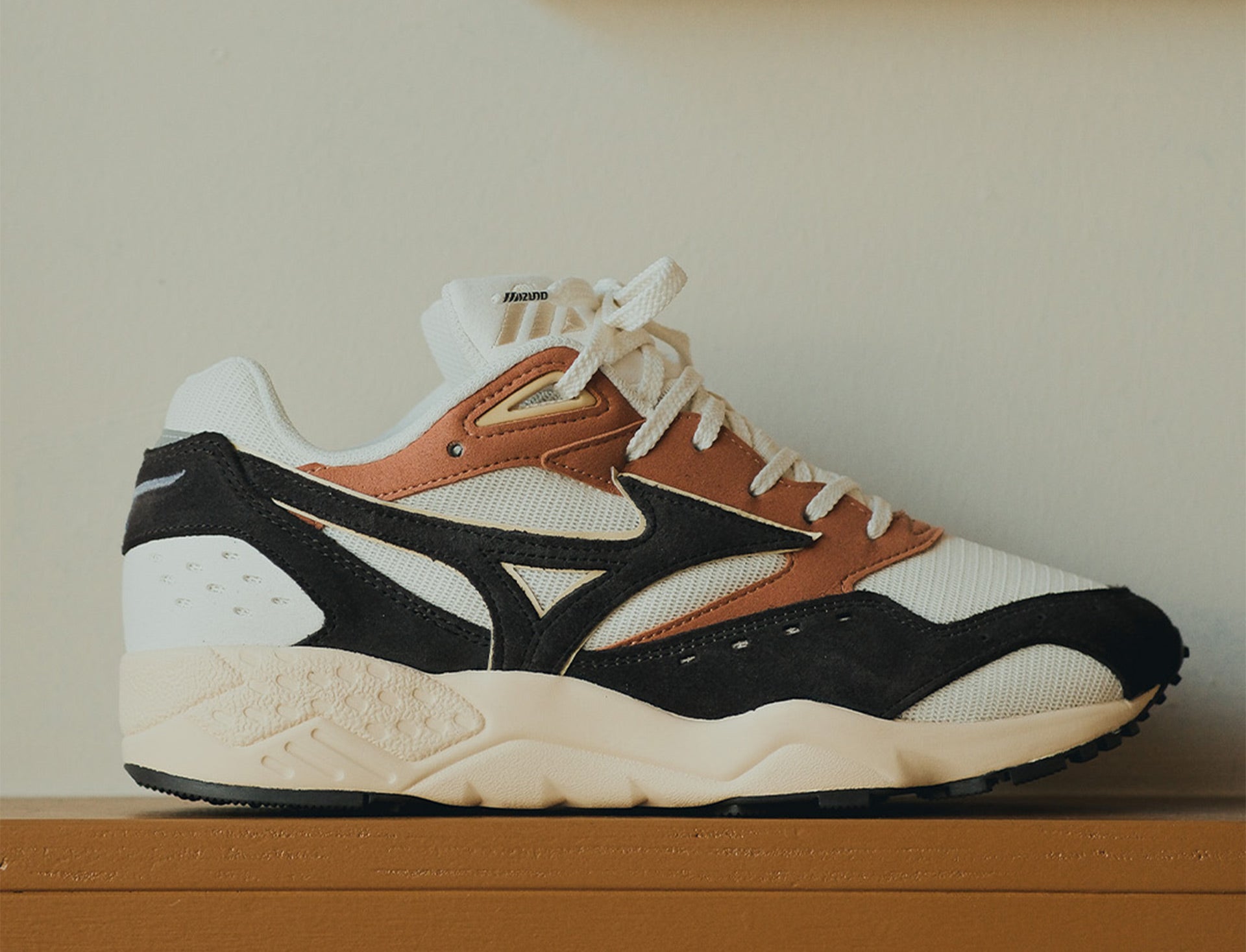 Mizuno Contender pristine mole sunburn