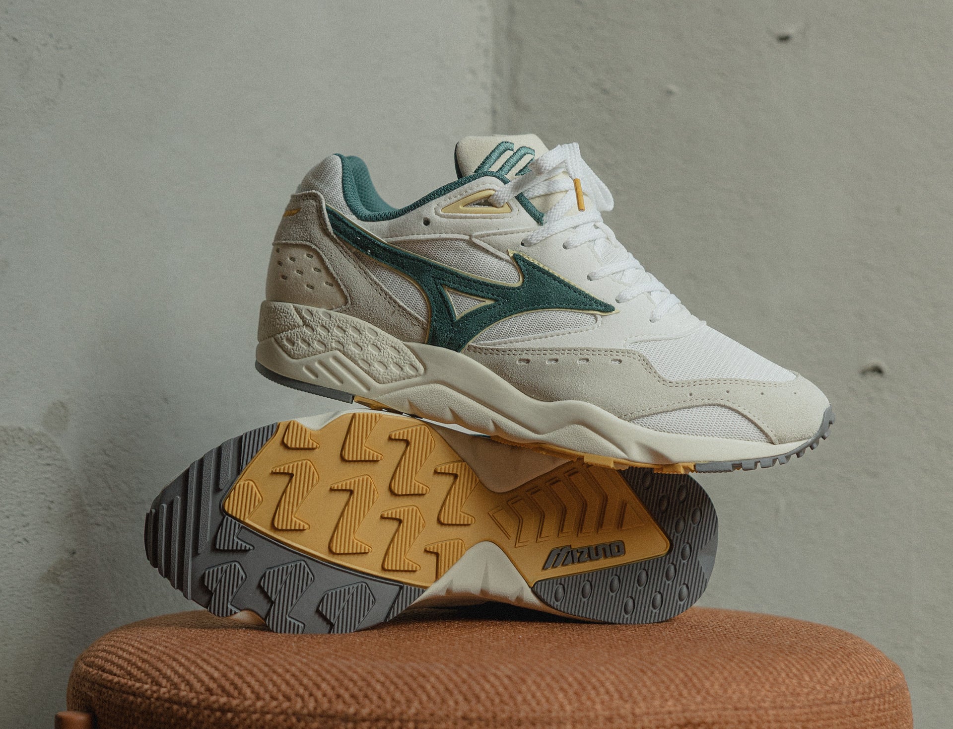 Mizuno Contender snow white bistro green