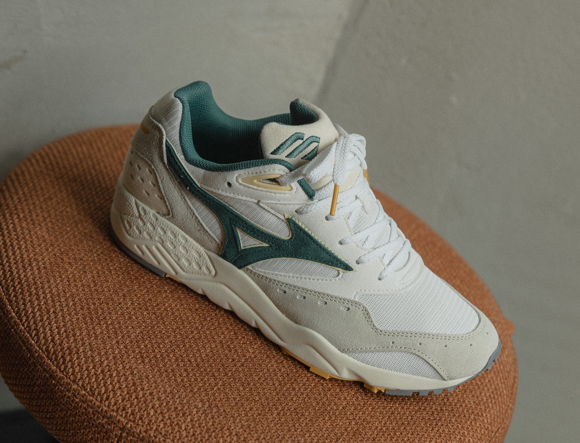 Mizuno Contender snow white bistro green