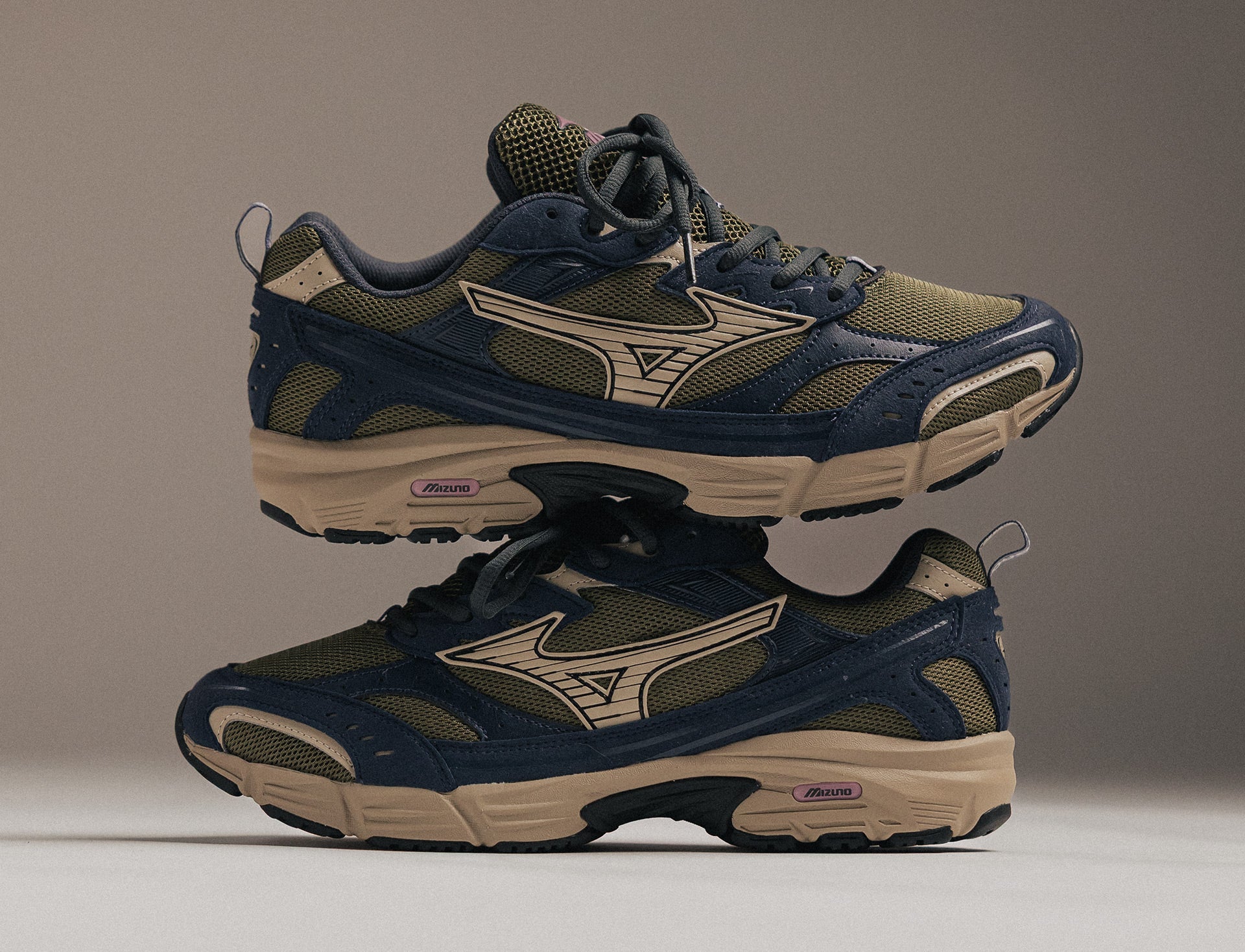 Mizuno MXR Casual grape leaf vintage khaki salute