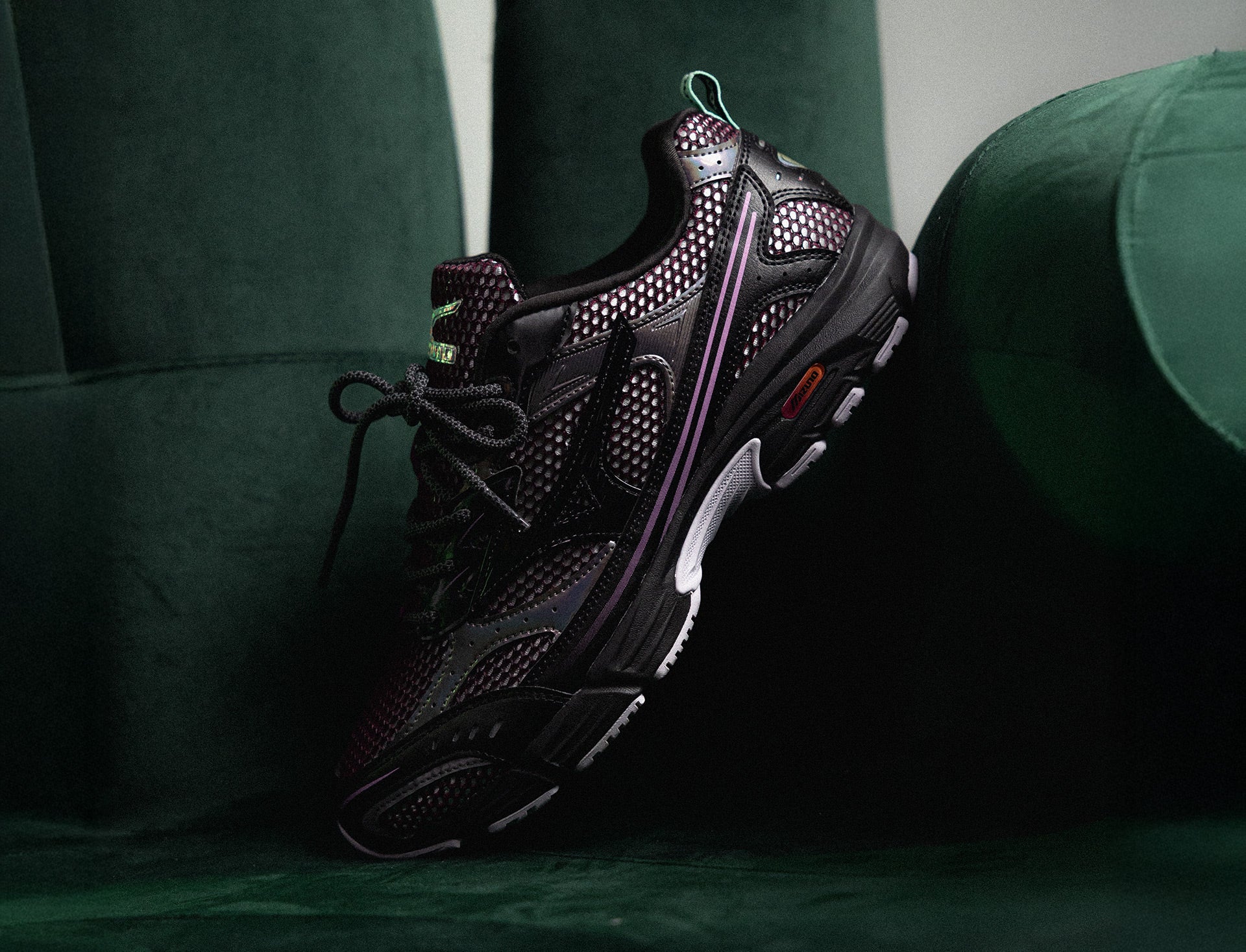 Mizuno MXR Space Light black valerian