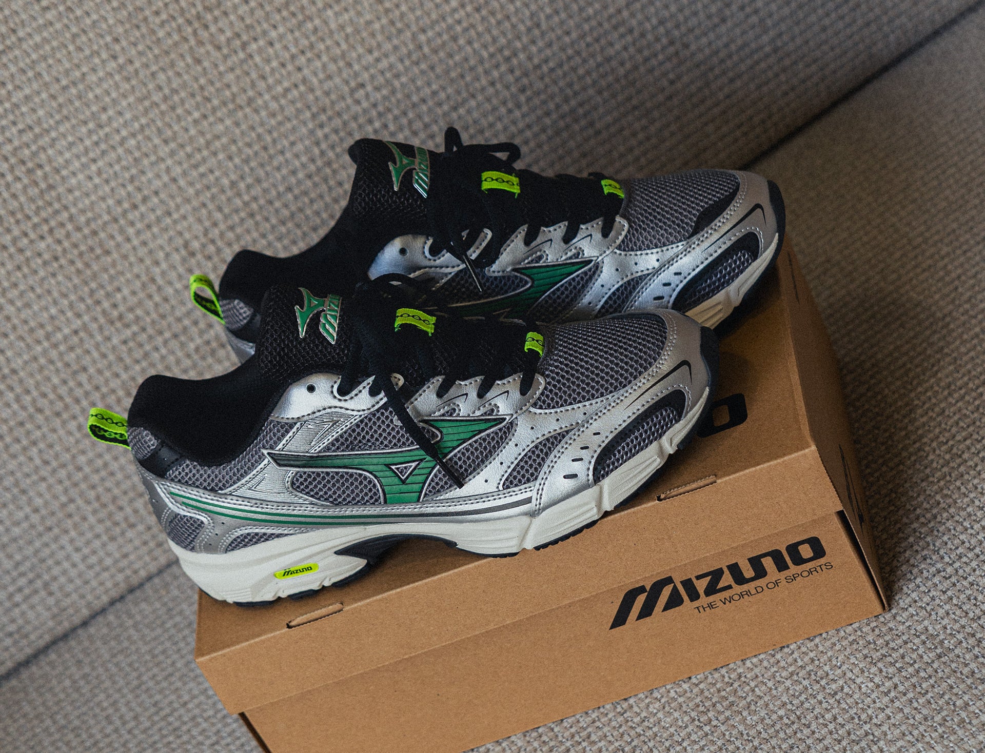 Mizuno MXR quiet shade foliage green silver