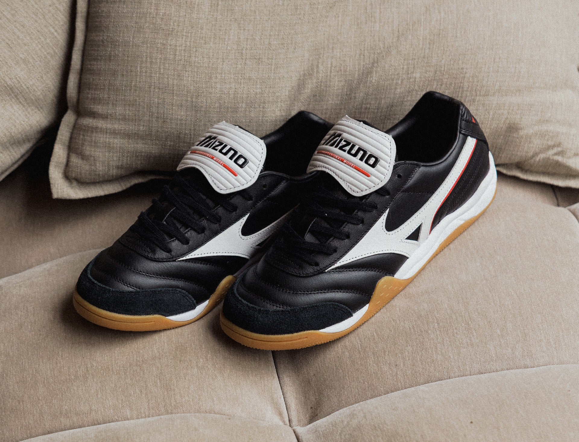 Mizuno Morelia LS black white chinese red