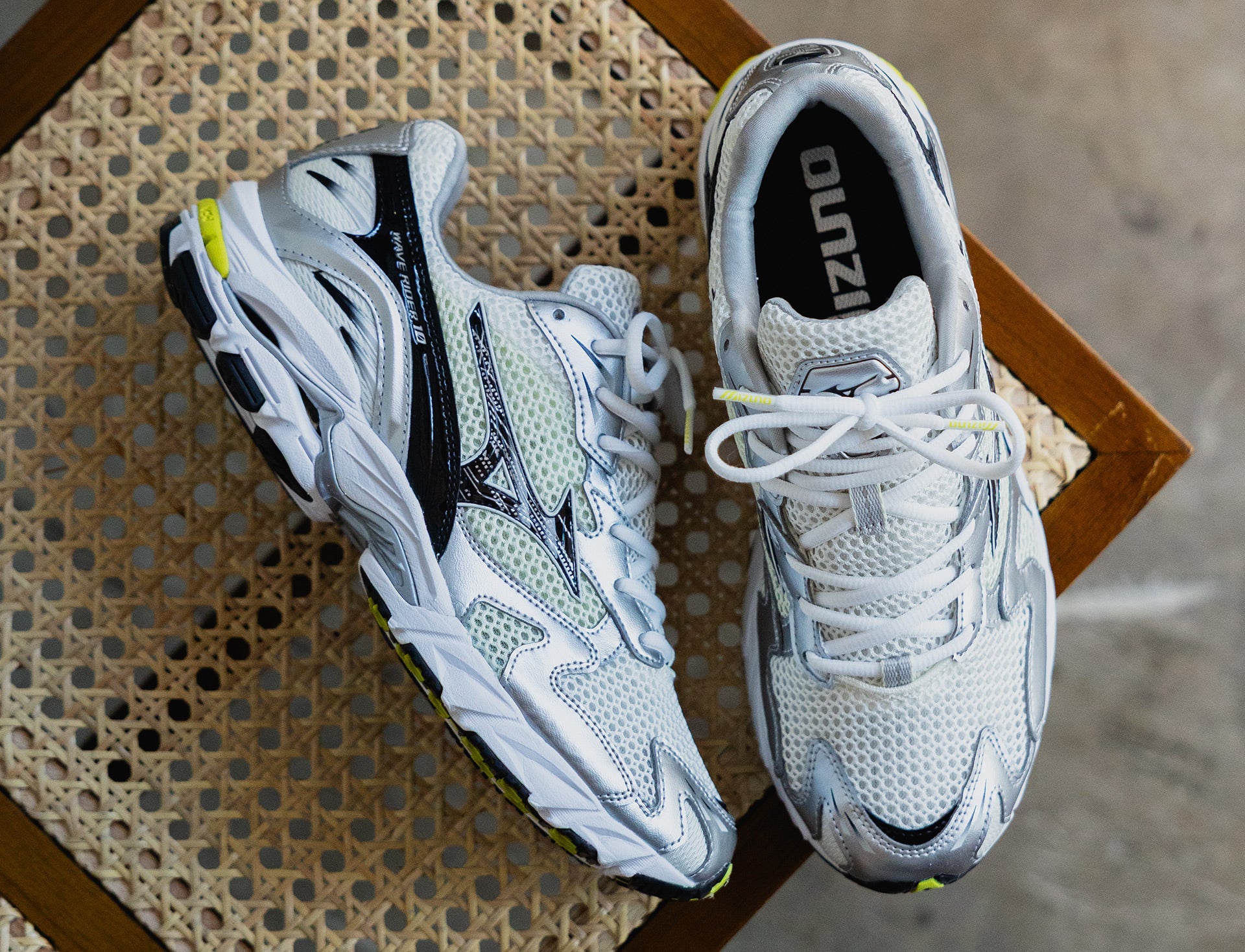 Mizuno Wave Rider 10 snow white black sylvan green