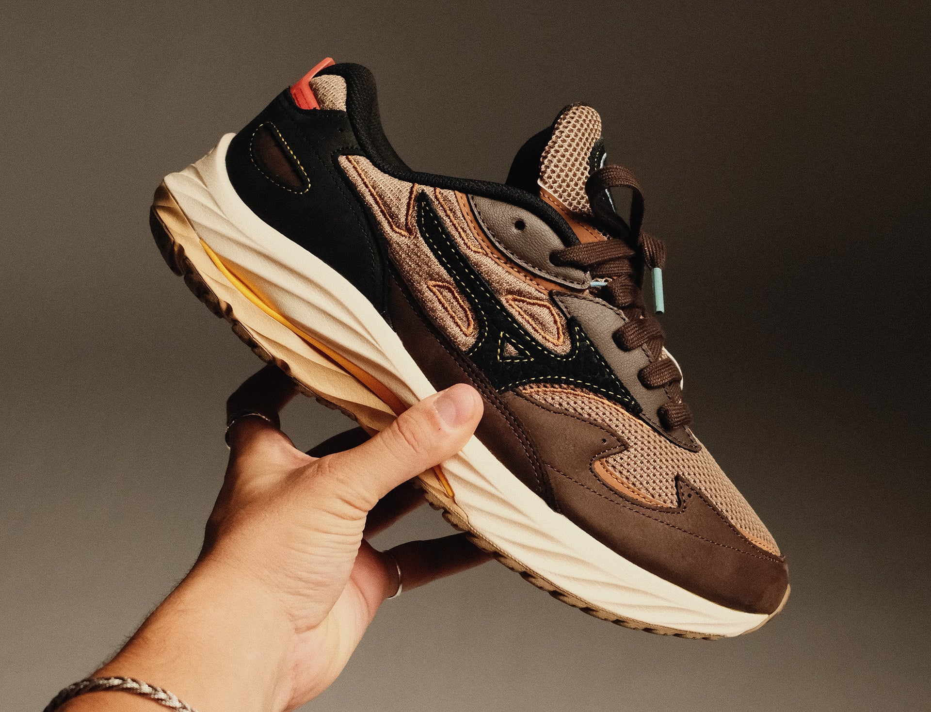 Mizuno Wave Rider B Premium fossil black mole