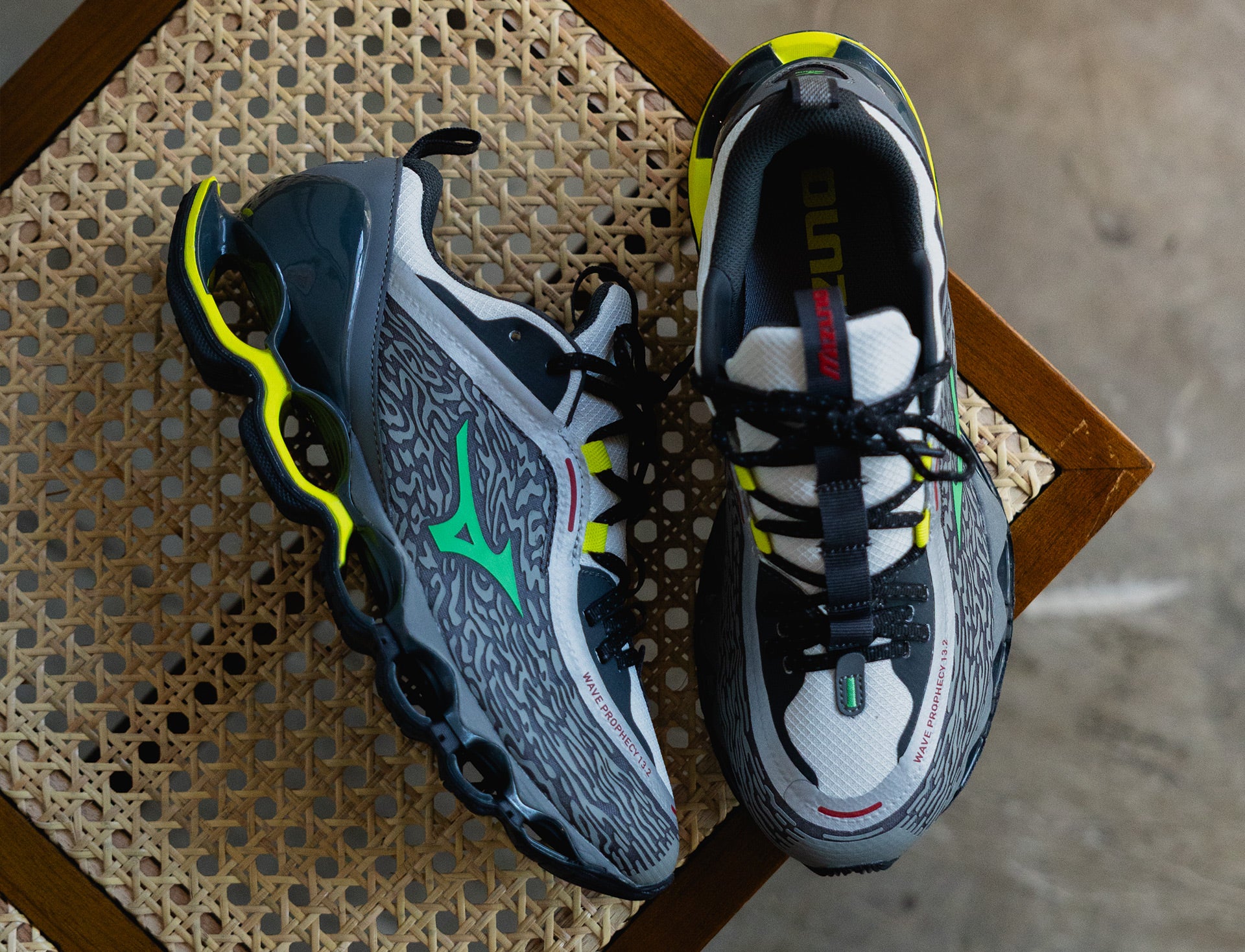 Mizuno Wave prophecy 13.2 quiet shade vibrant green white