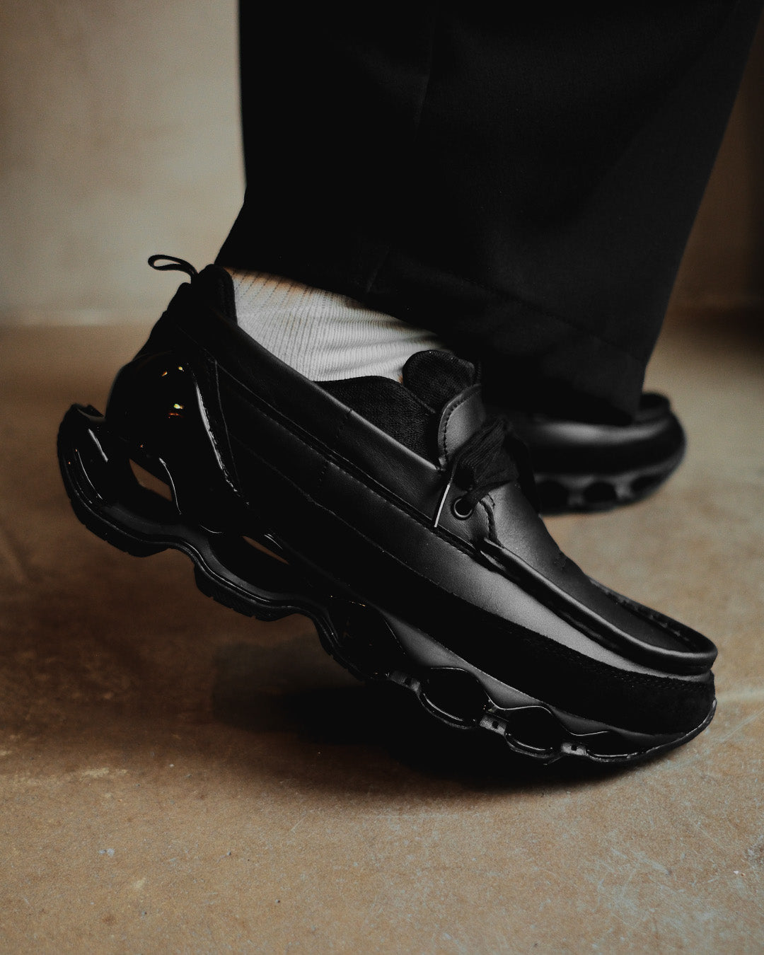 Mizuno Wave prophecy Moc black
