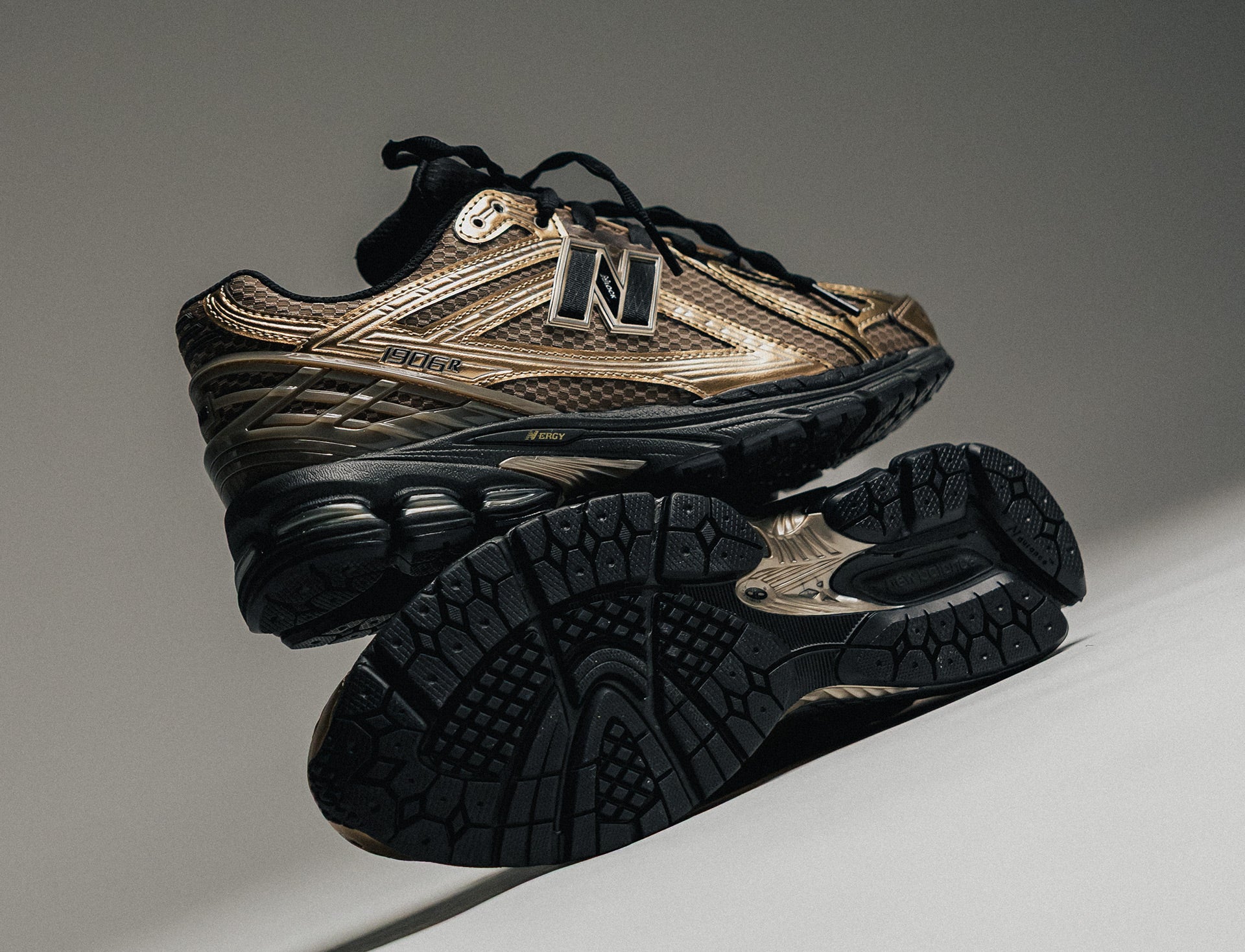 New Balance 1906R mushroom black metallic