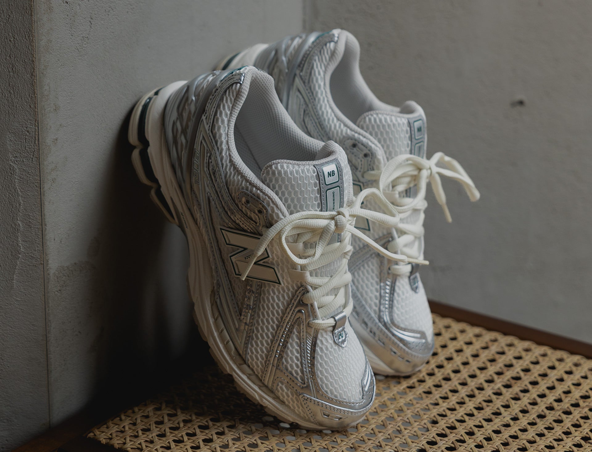 New Balance 1906R silver metallic sea salt new spruce