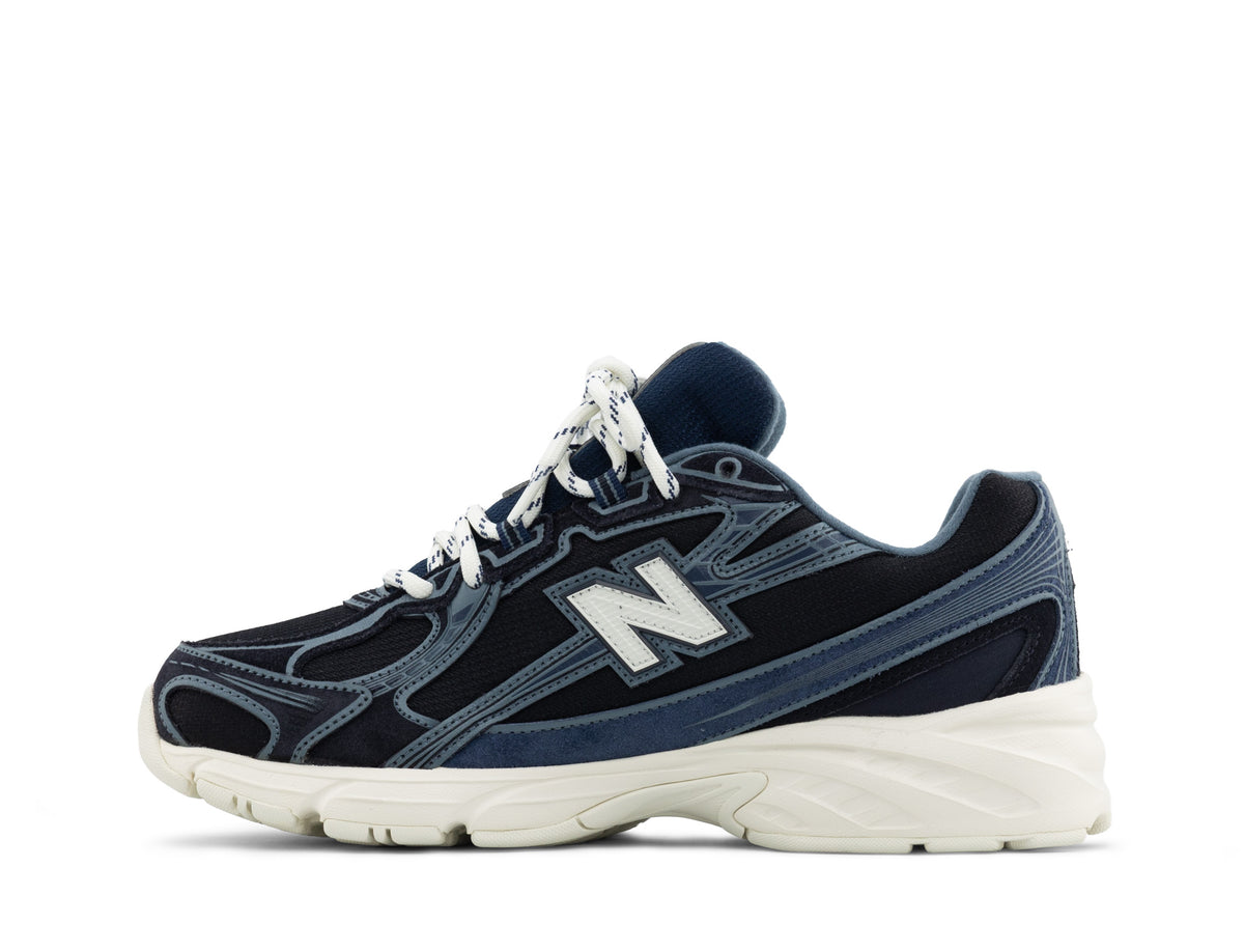 New Balance 740 dark night