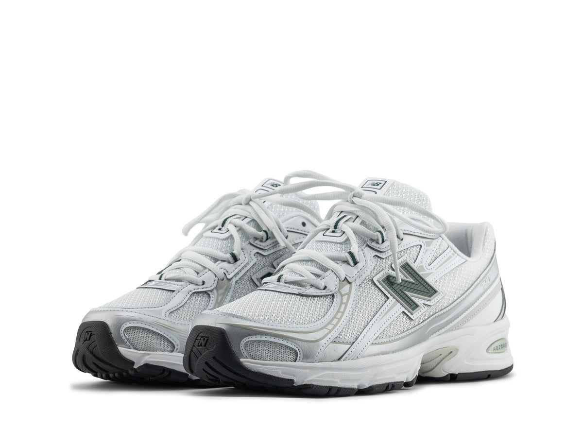 New Balance 740 white