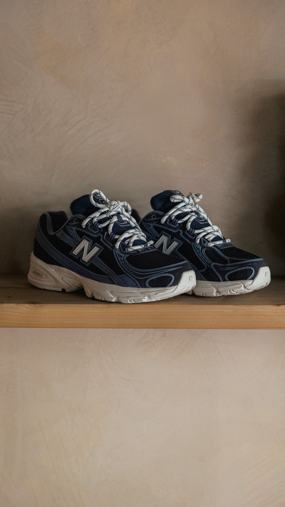 New Balance 740 dark night