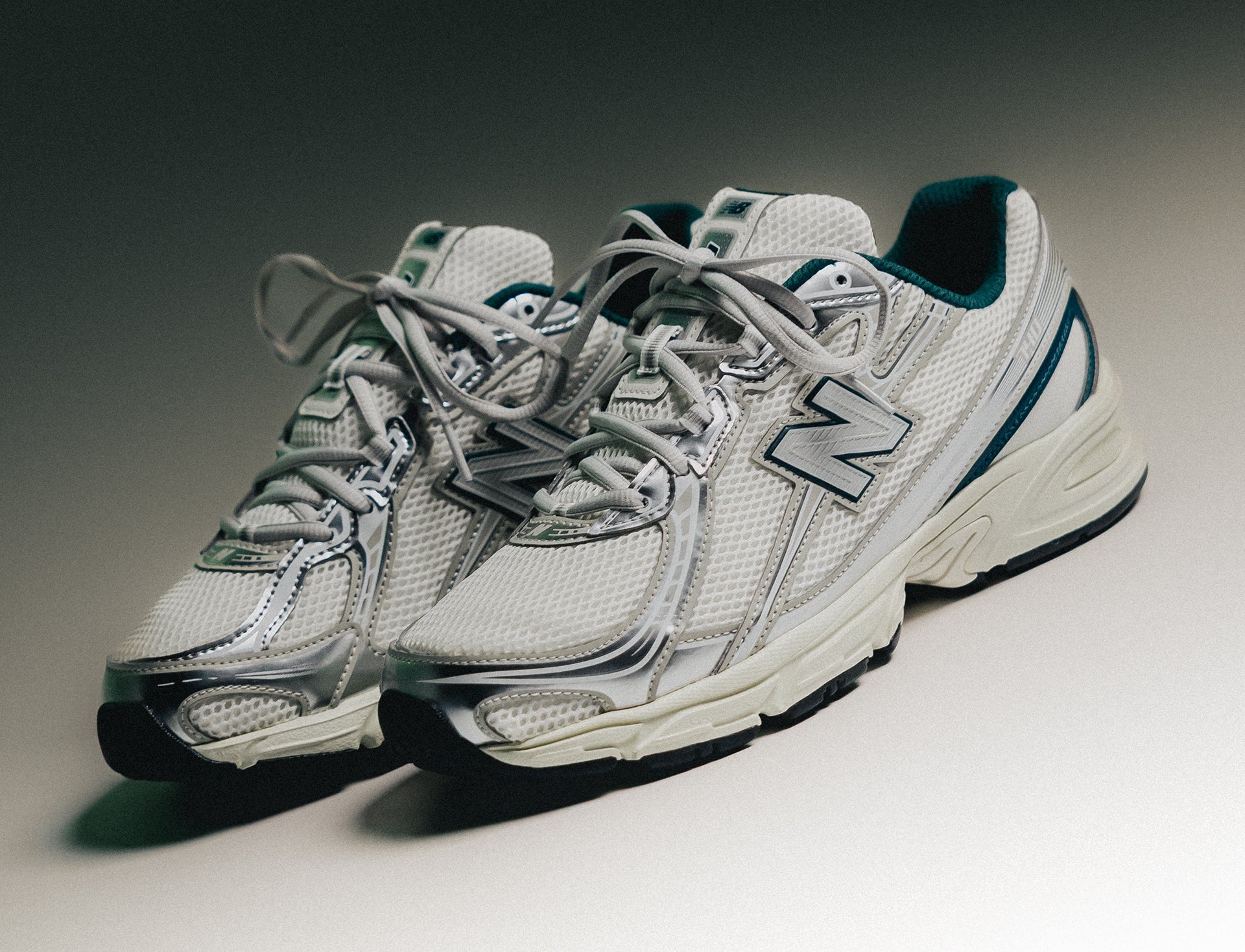 New Balance 740 medusa green