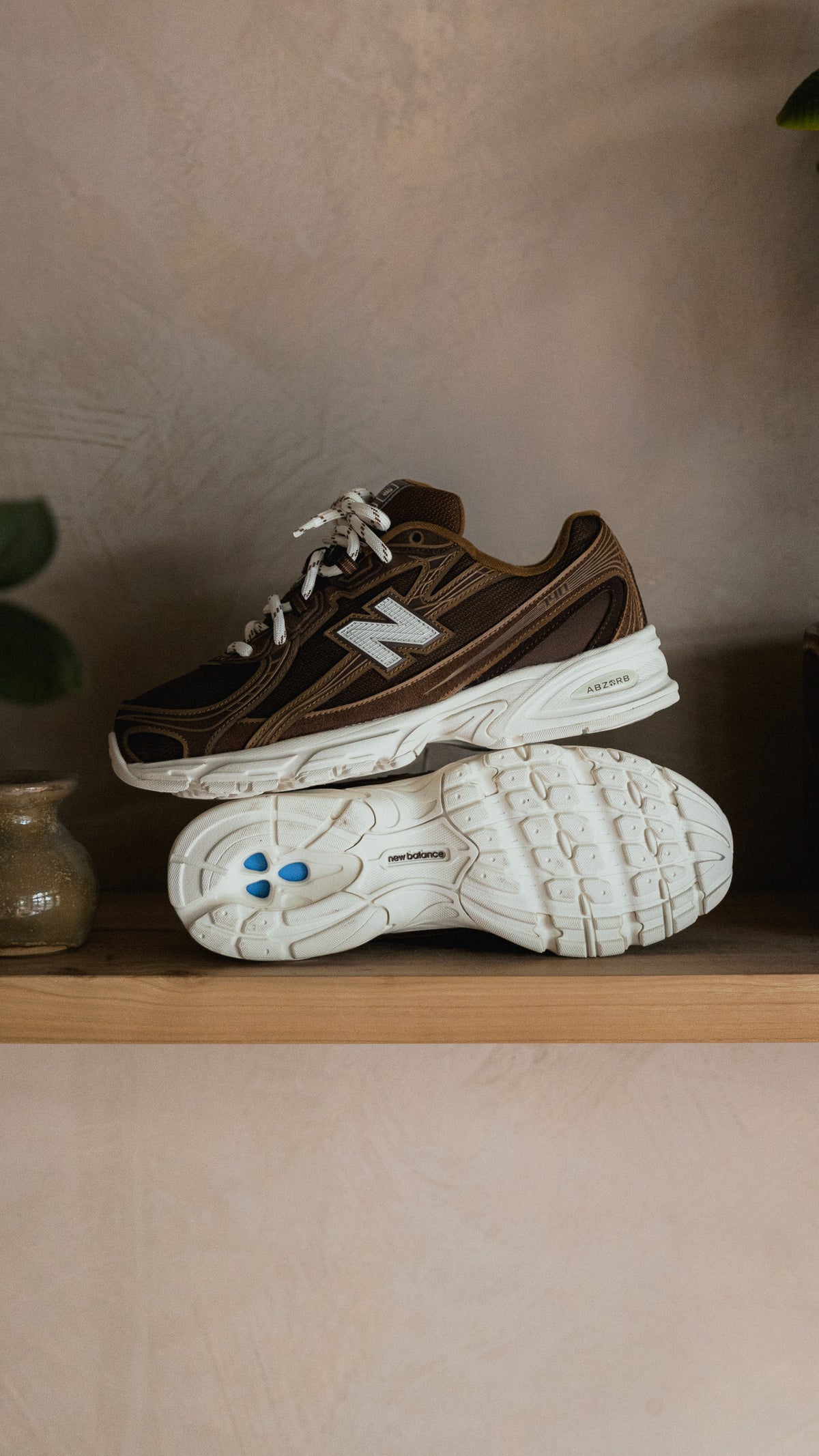 New Balance 740 pumpernickel