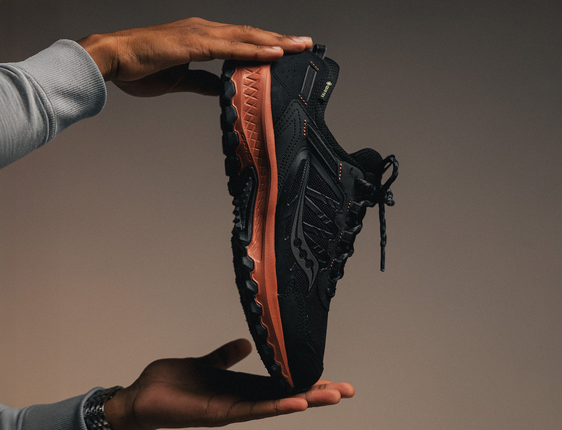 Saucony Grid Peak black brick