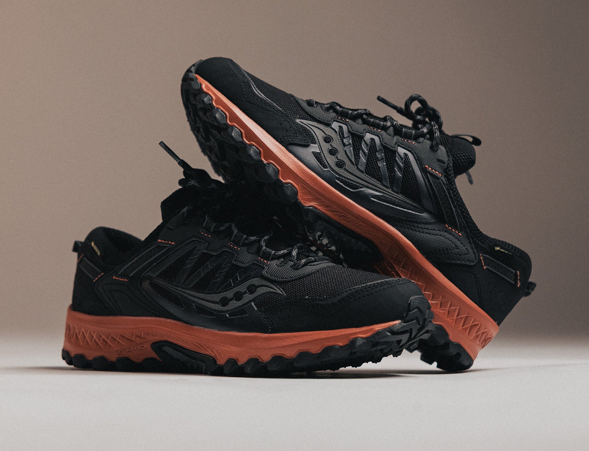 Saucony Grid Peak black brick