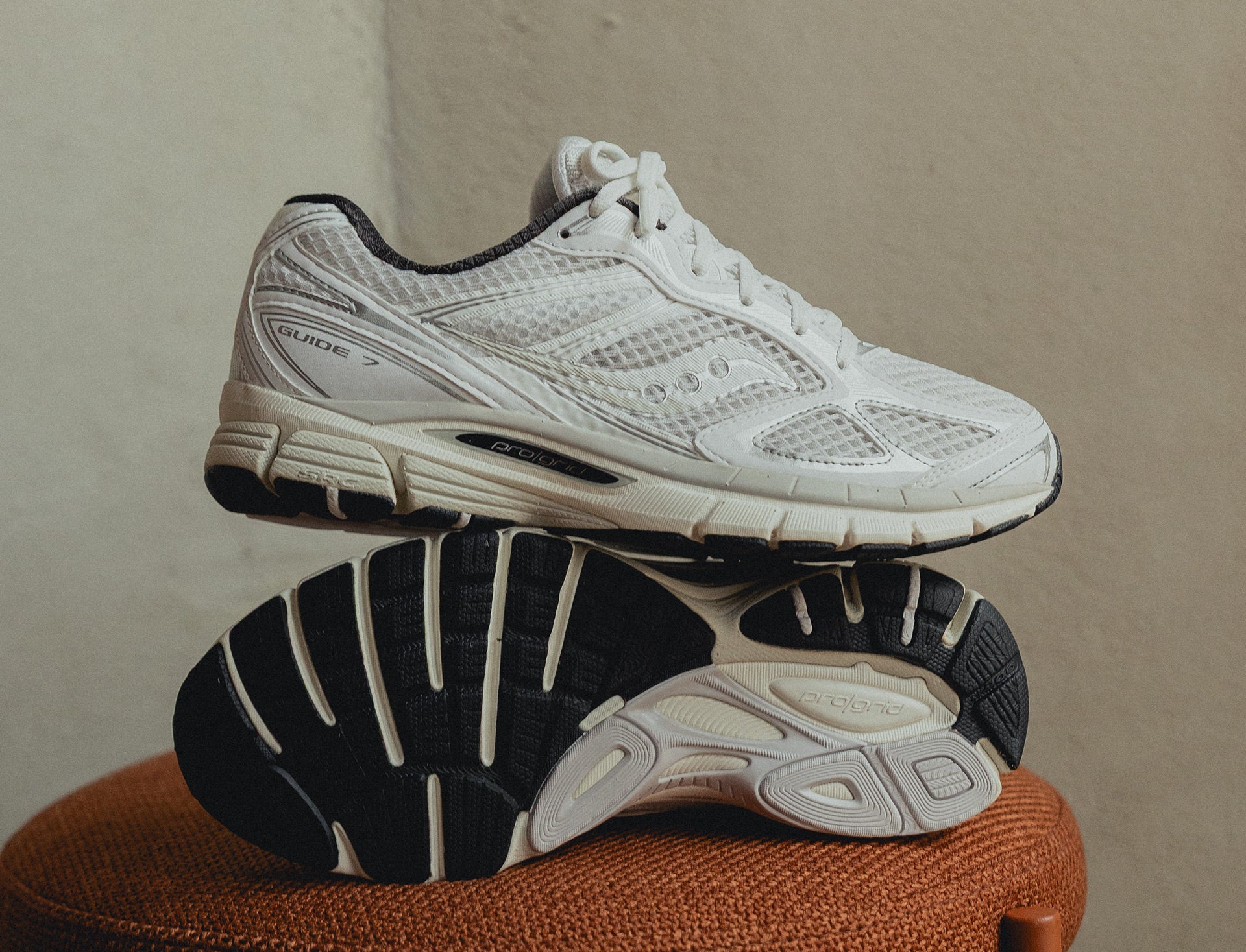 Saucony Progrid Guide 7 white black