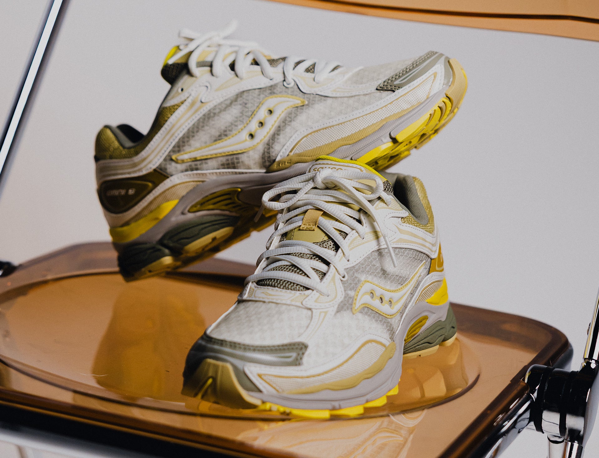 Saucony Progrid Omni 9 ivory moss