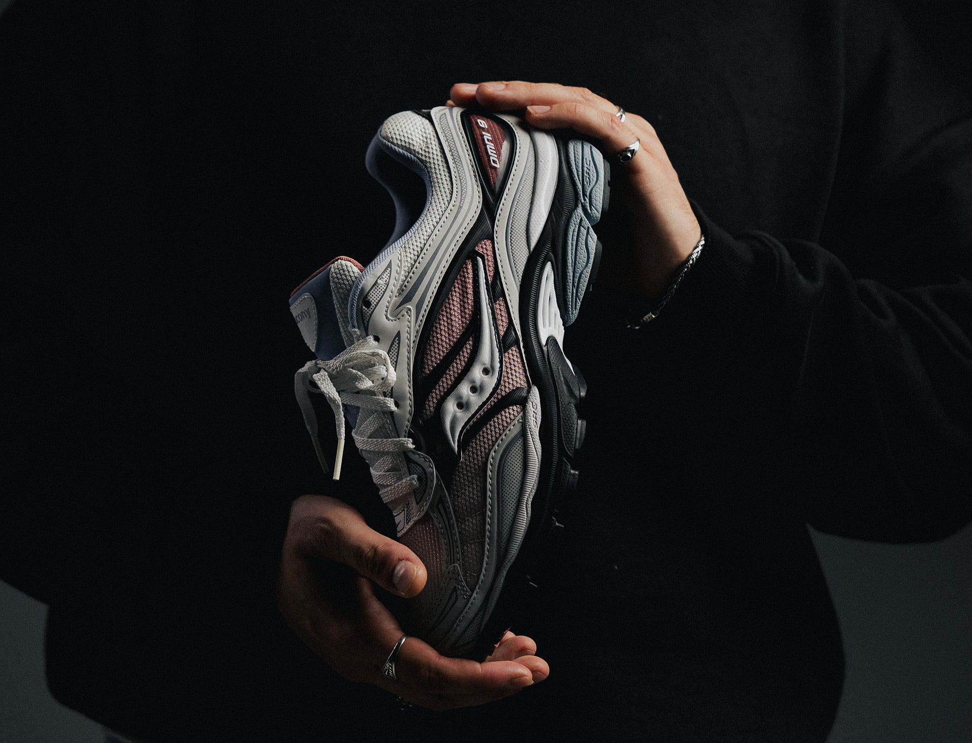 Saucony Progrid Omni 9 red fade