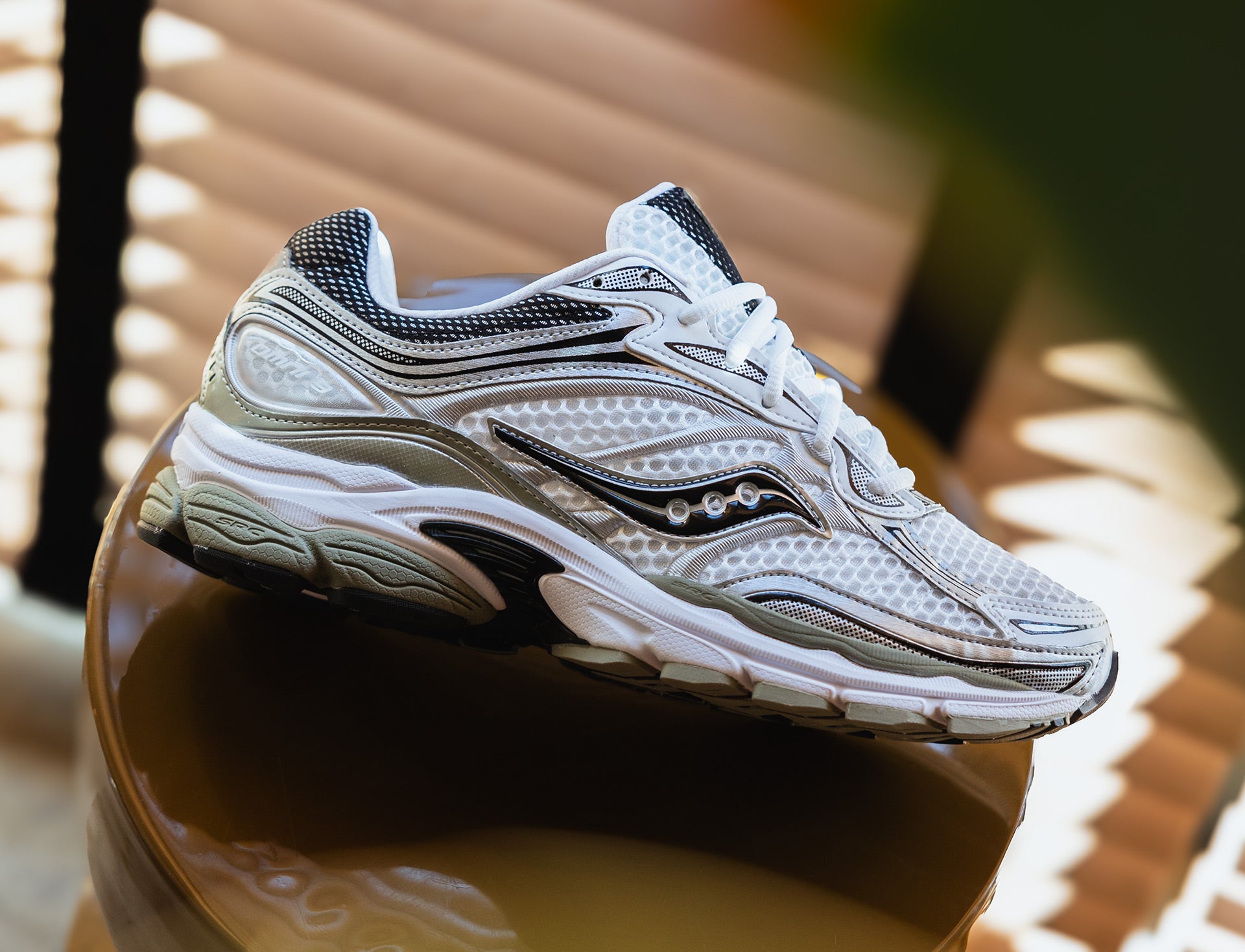 Saucony Progrid Omni 9 white sage