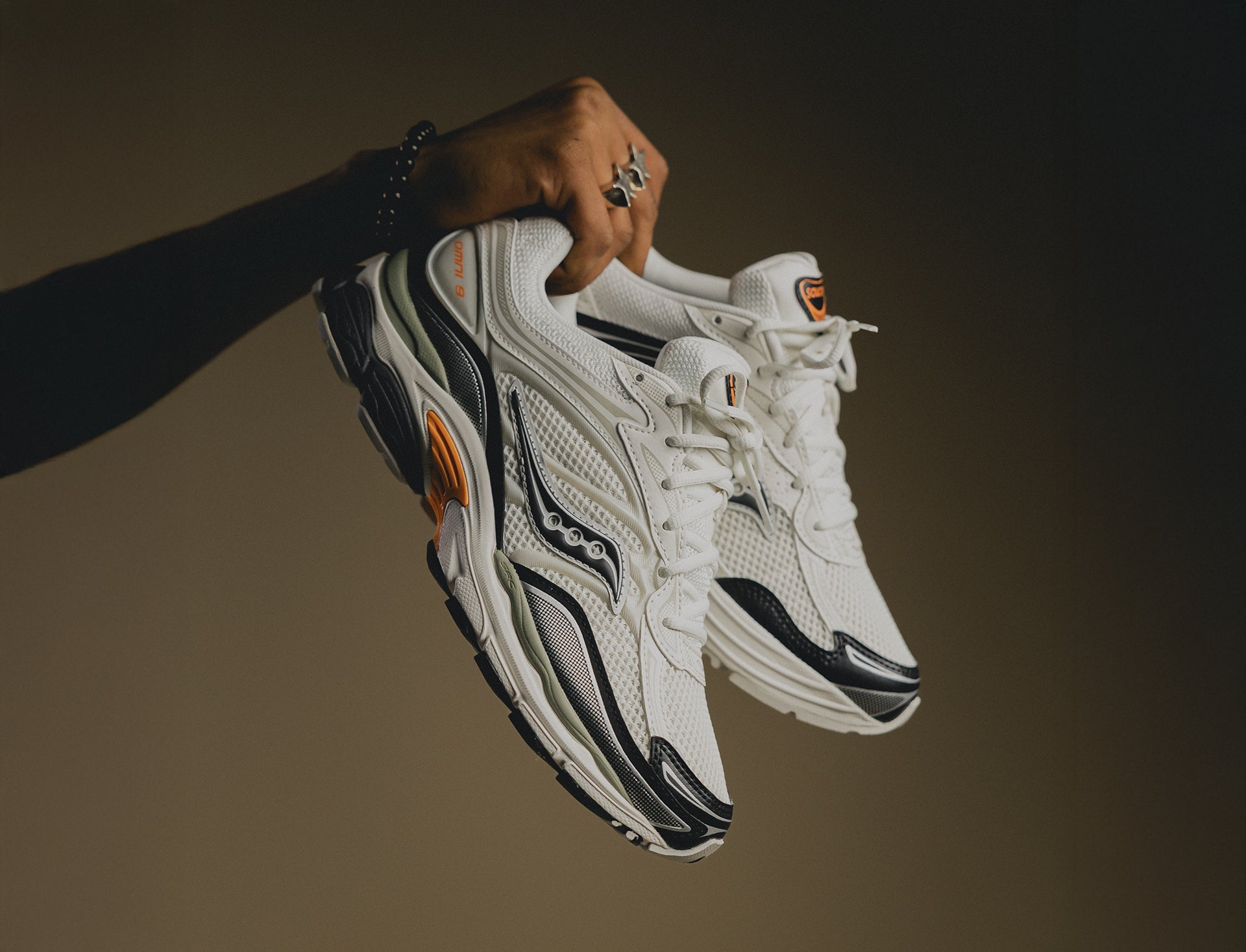 Saucony Progrid Omni 9 white turmeric