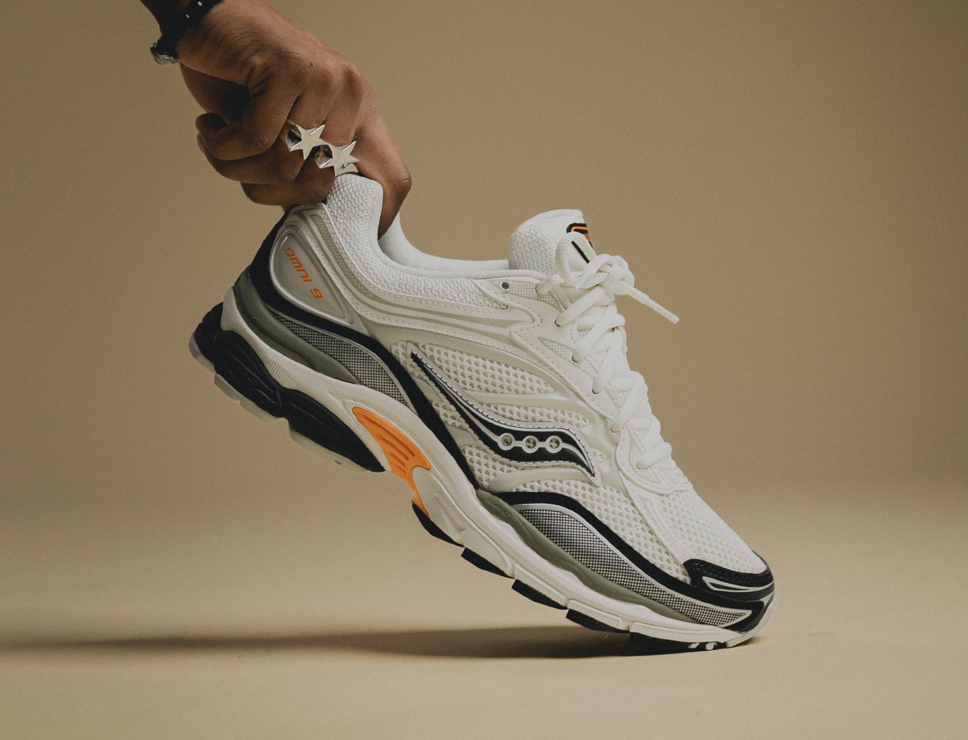 Saucony Progrid Omni 9 white turmeric