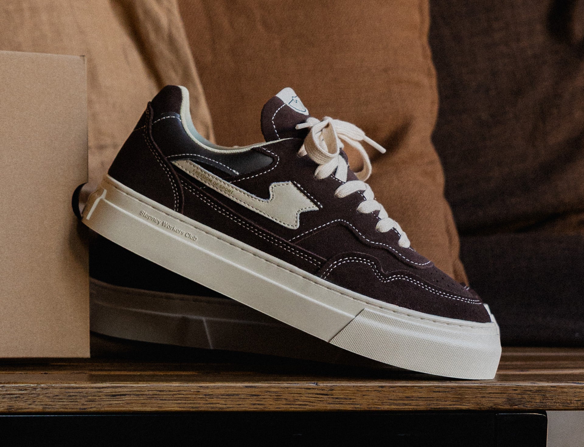 Stepney Workers Club Pearl II Strike Suede dark