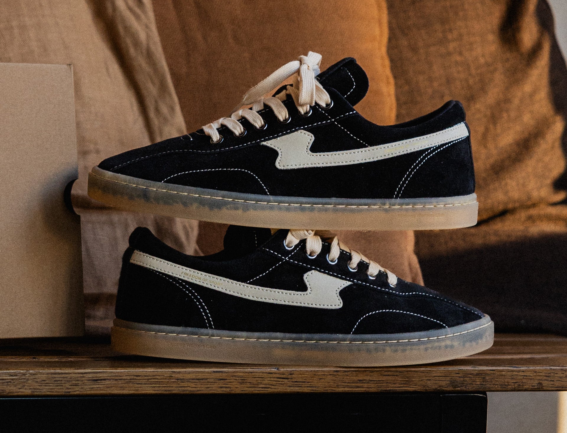 Stepney Workers Club Surma S-Strike Suede black ercu