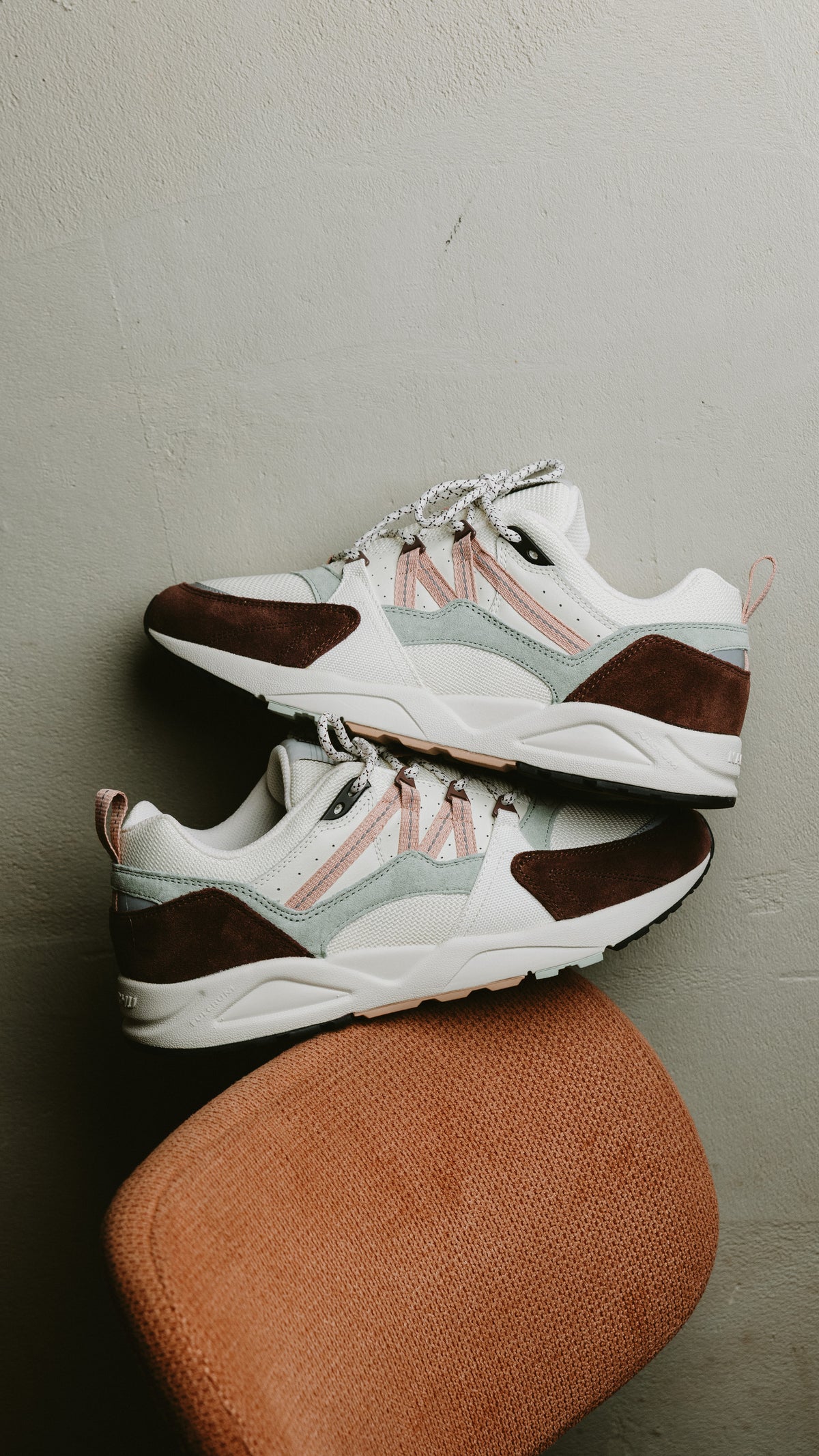 Karhu Fusion 2.0 shaved chocolate adobe rose