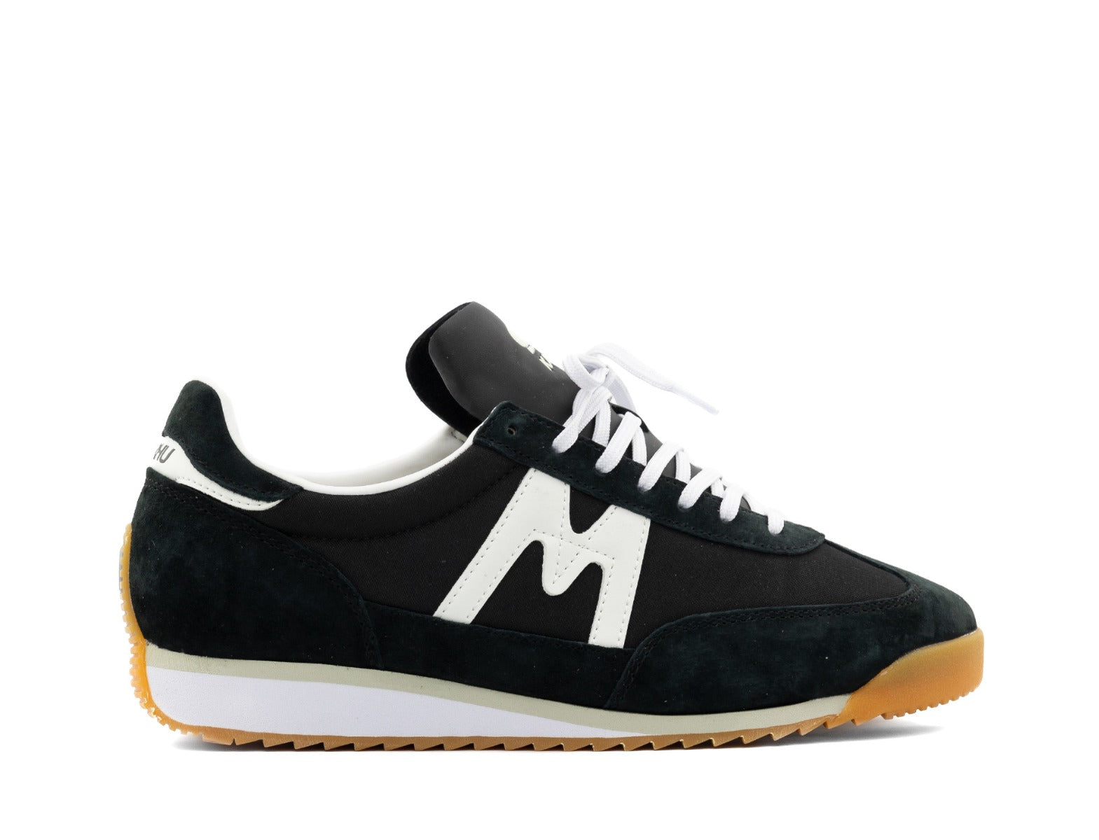 Karhu Mestari black white