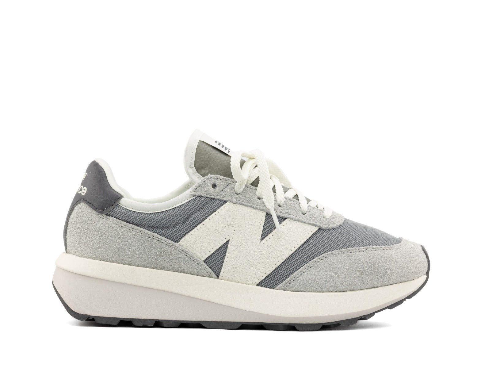 New Balance 370 concrete 1