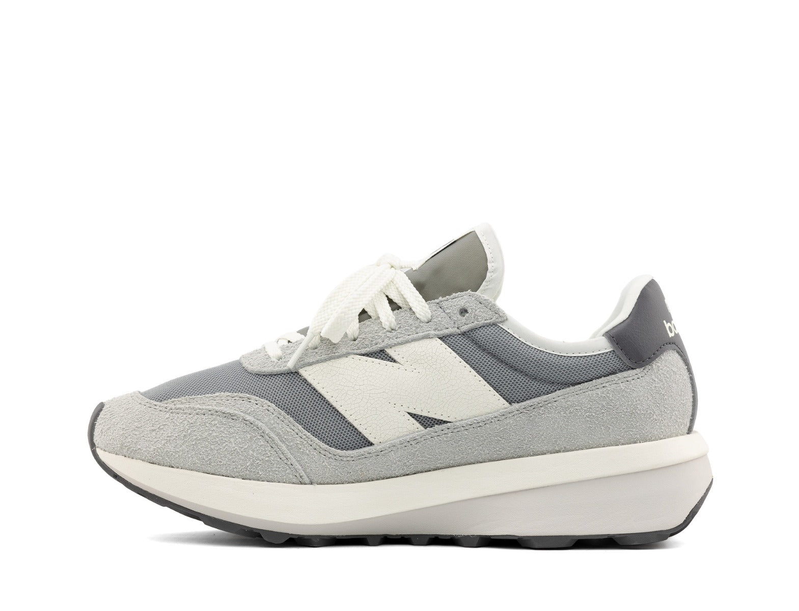 New Balance 370 concrete 2