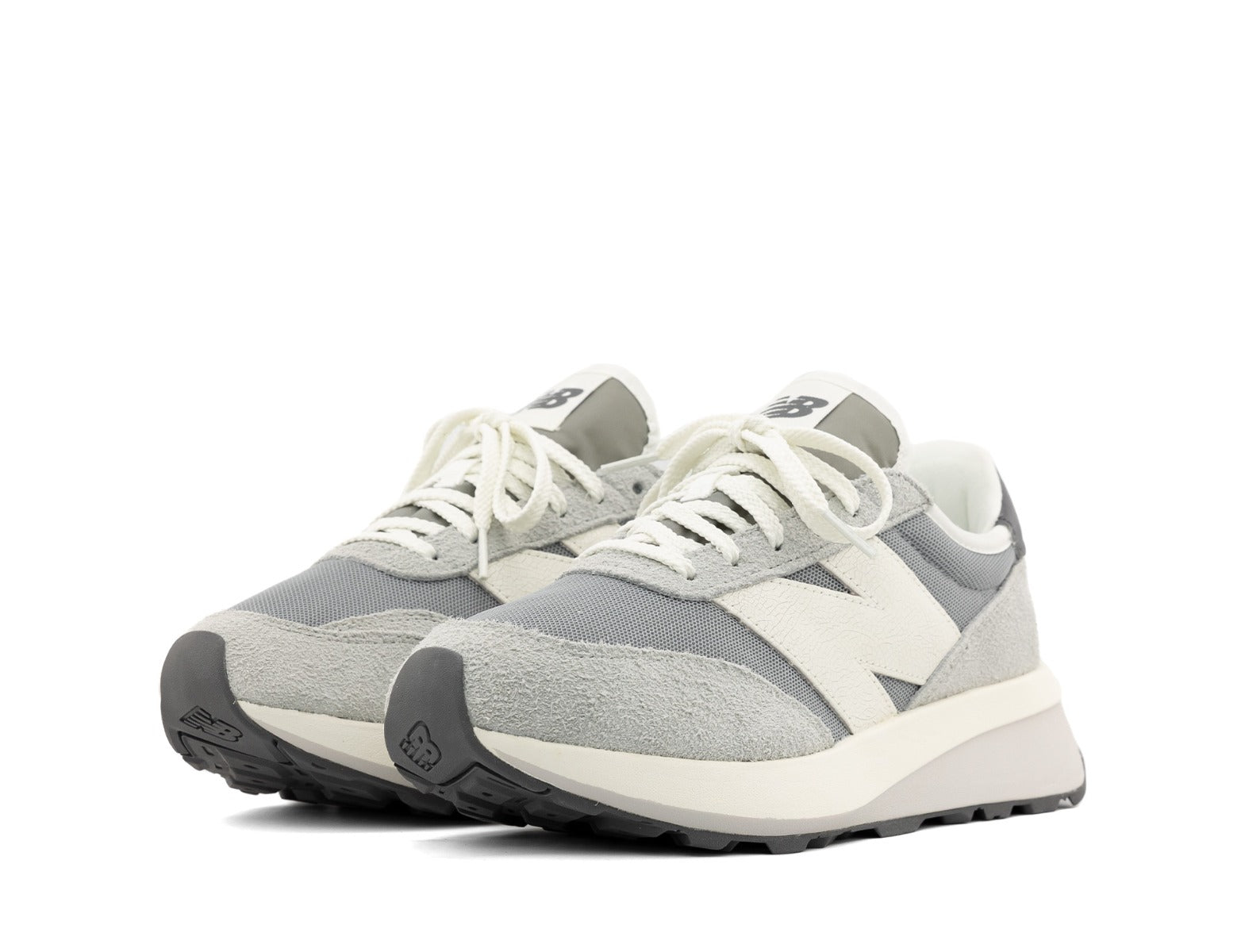 New Balance 370 concrete 3