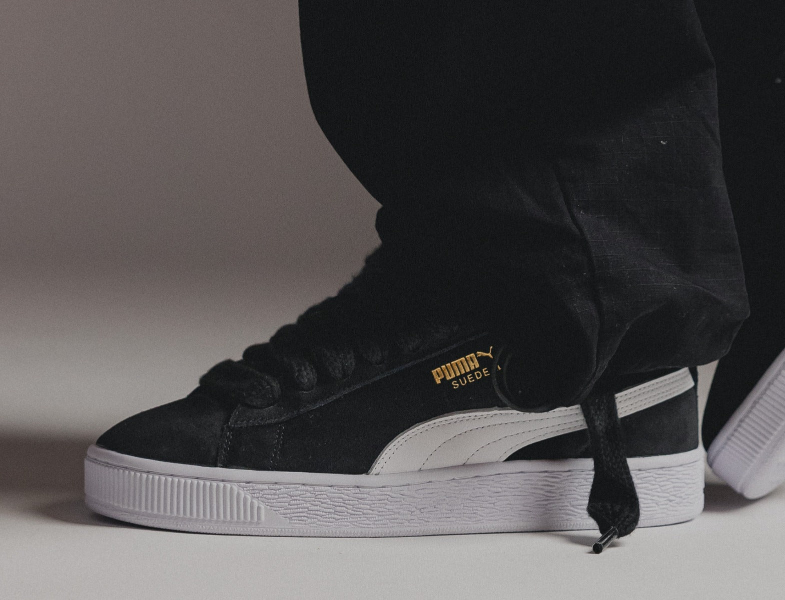 Puma Suede XL black white on foot 2