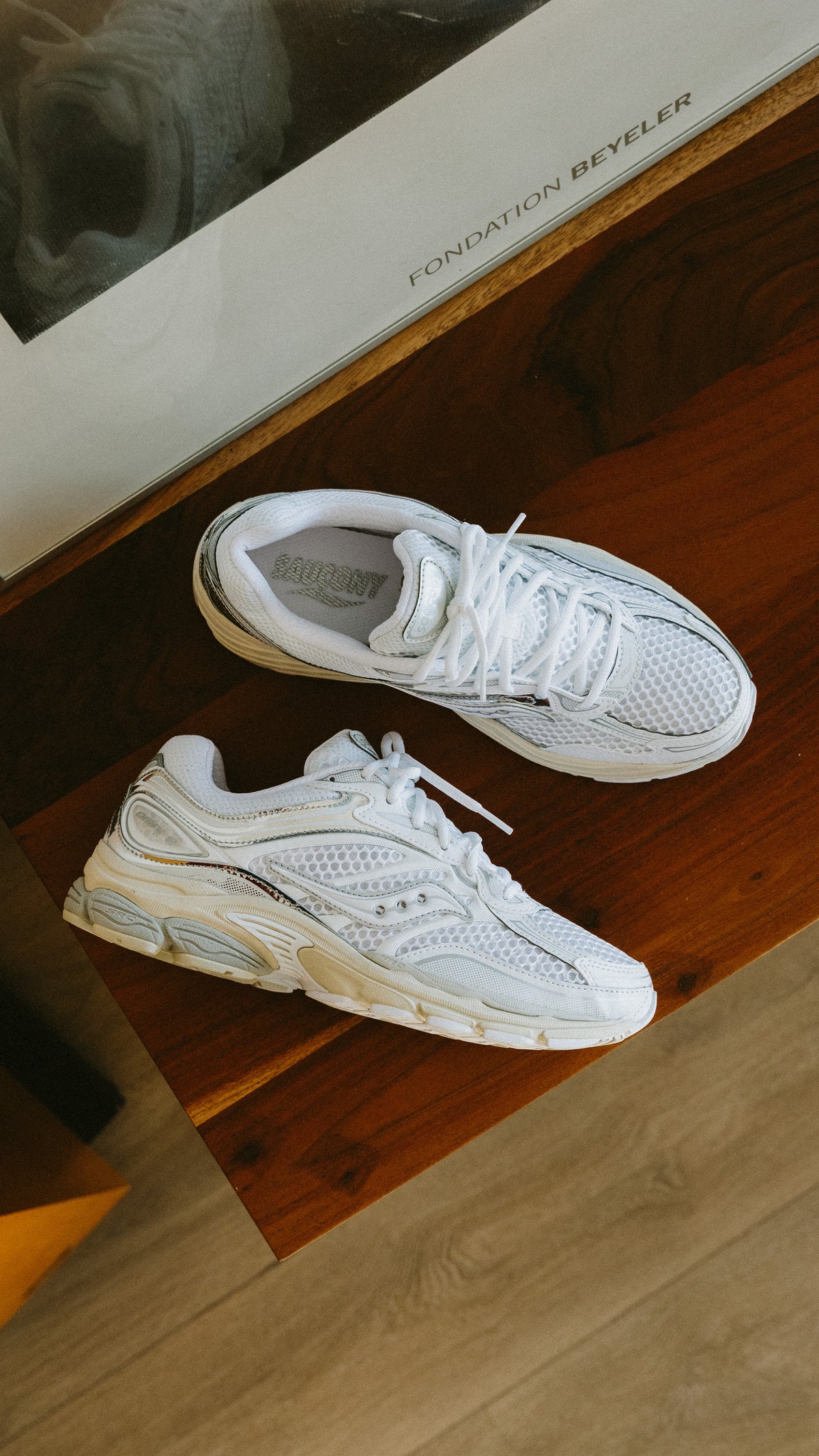 Saucony Progrid Omni 9 white eggshell
