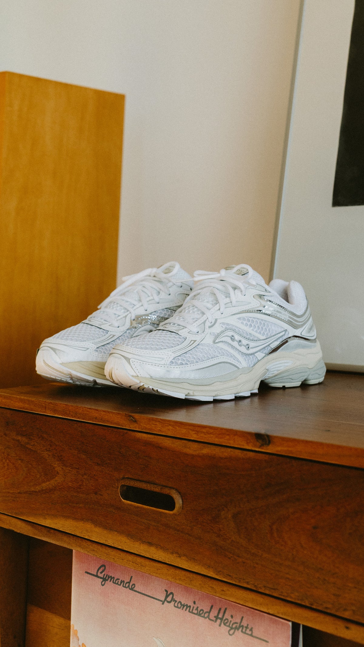 Saucony Progrid Omni 9 white eggshell